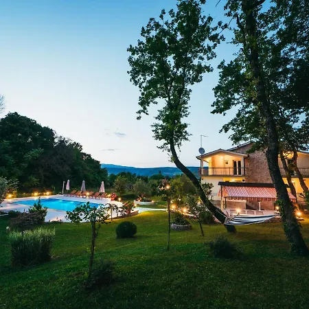 Hébergement de vacances Charming In With Pool *