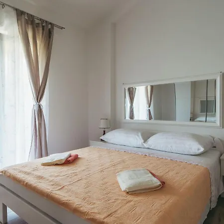 Charming In With Pool Hébergement de vacances